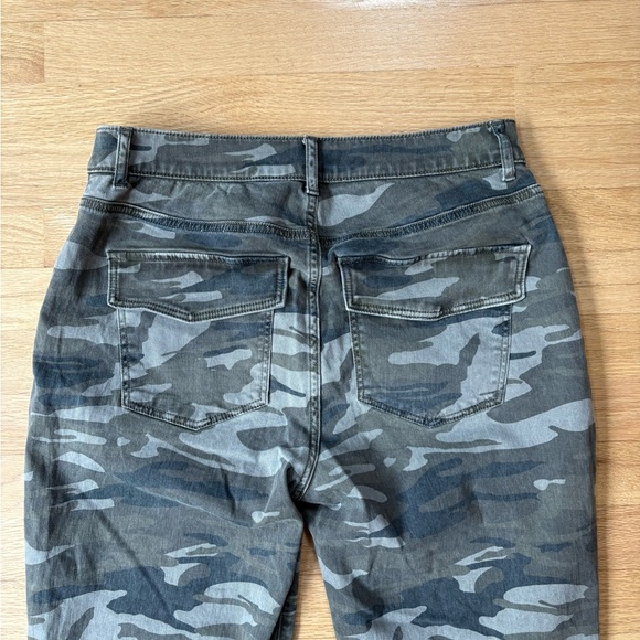 Express Camouflage Cropped Straight High Rise Pants Size 8 - Picture 7 of 13